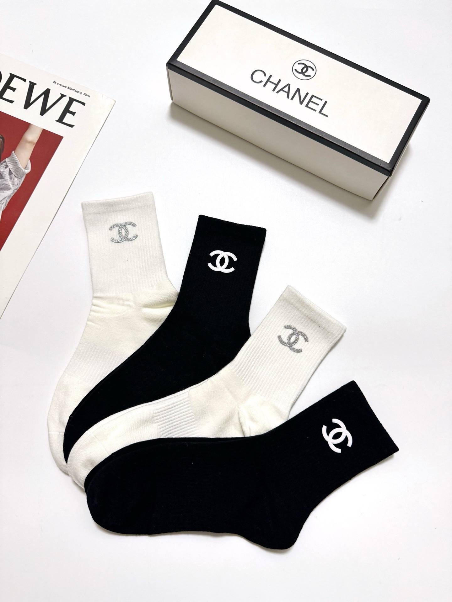配包装 🌟【一盒4双】 🌟Chanel 香奈儿 经典纯色 字母logo 纯棉中筒袜  🌟ins爆款！专柜在售ing 🌟原