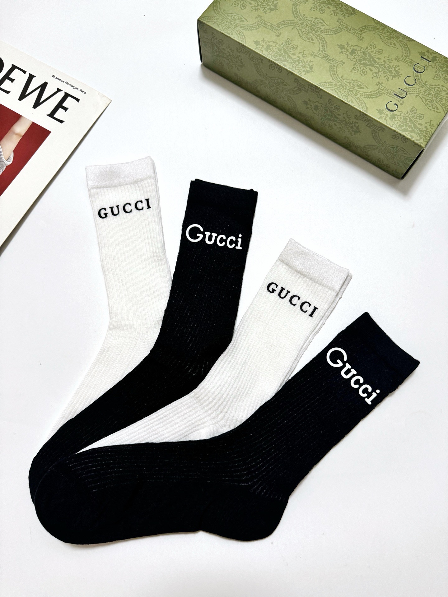 配包装 🌟【一盒4 双】 🌟Gucci  古奇 爆款双G字母 长筒袜 小腿袜，短腿袜 🔥专柜同步发售ing ，巨多明星红