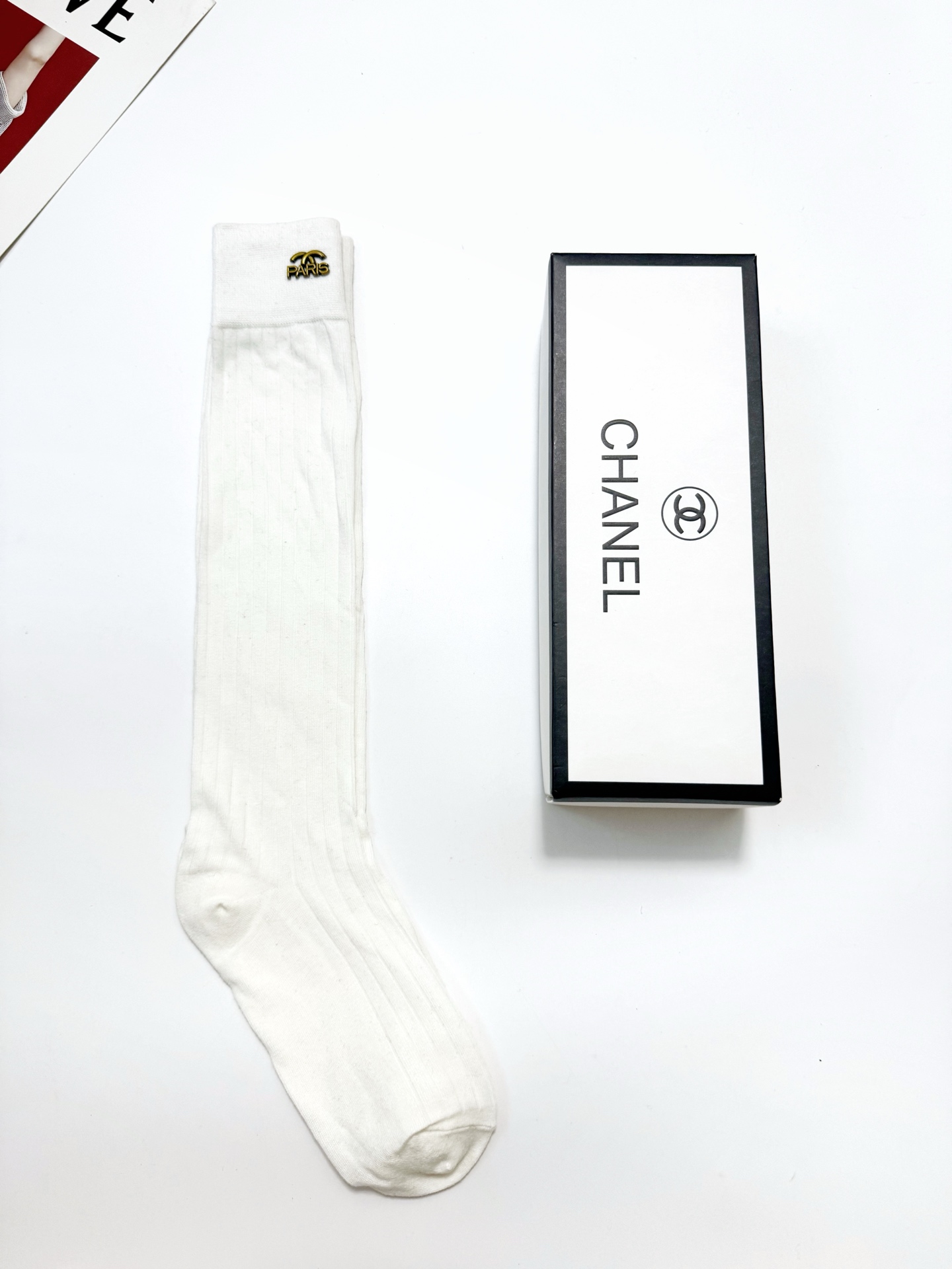 配包装 🌟【一盒一双】 🌟 Chanel 香奈儿 爆款经典字母 logo 长筒袜 小腿袜🔥 纯棉 材质，超完美结合，款式