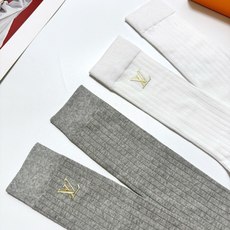 配包装 🌟【一盒2双】 🌟LV 路易威登 经典字母logo纯棉袜 小腿堆堆袜,ins超火爆红人同款,精美 面料,潮人必 配包装 🌟【一盒2双】 🌟LV 路易威登 经典字母logo纯棉袜 小腿堆堆袜,ins超火爆红人同款,精美 面料,潮人必