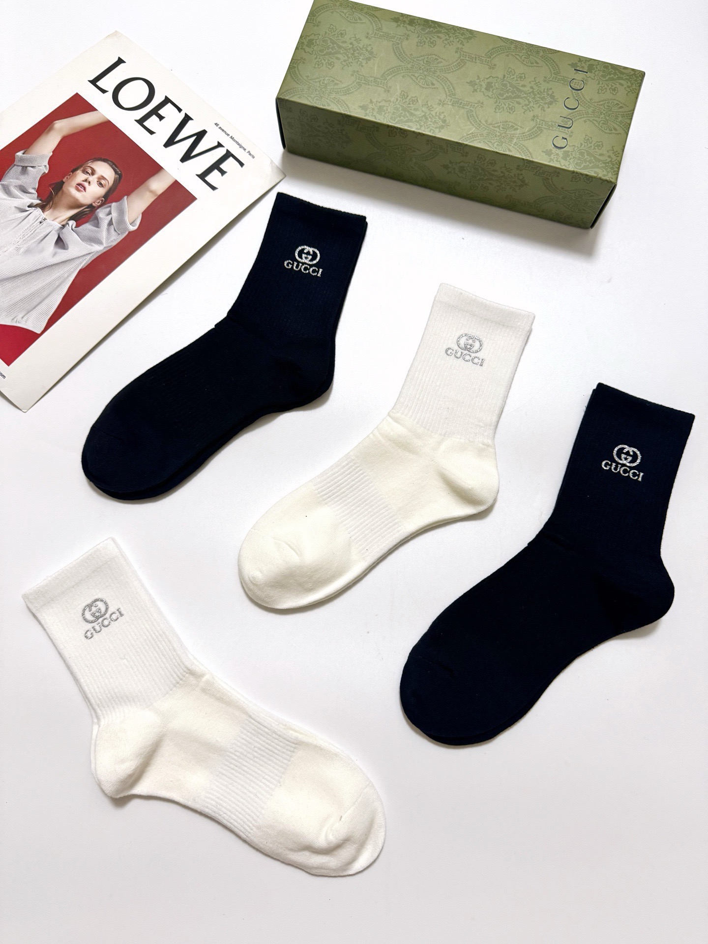 配包装 🌟【一盒4双】 🌟Gucci 古琦 经典纯色 字母logo 纯棉中筒袜  🌟ins爆款！专柜在售ing 🌟原单货