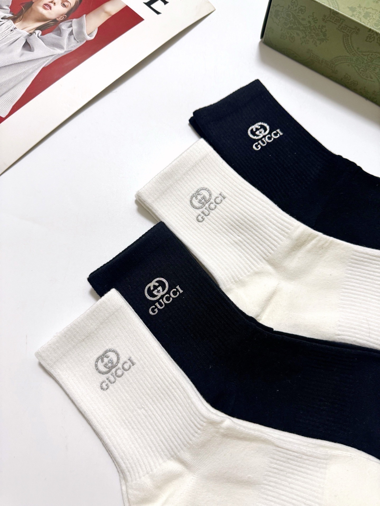 配包装 🌟【一盒4双】 🌟Gucci 古琦 经典纯色 字母logo 纯棉中筒袜  🌟ins爆款！专柜在售ing 🌟原单货