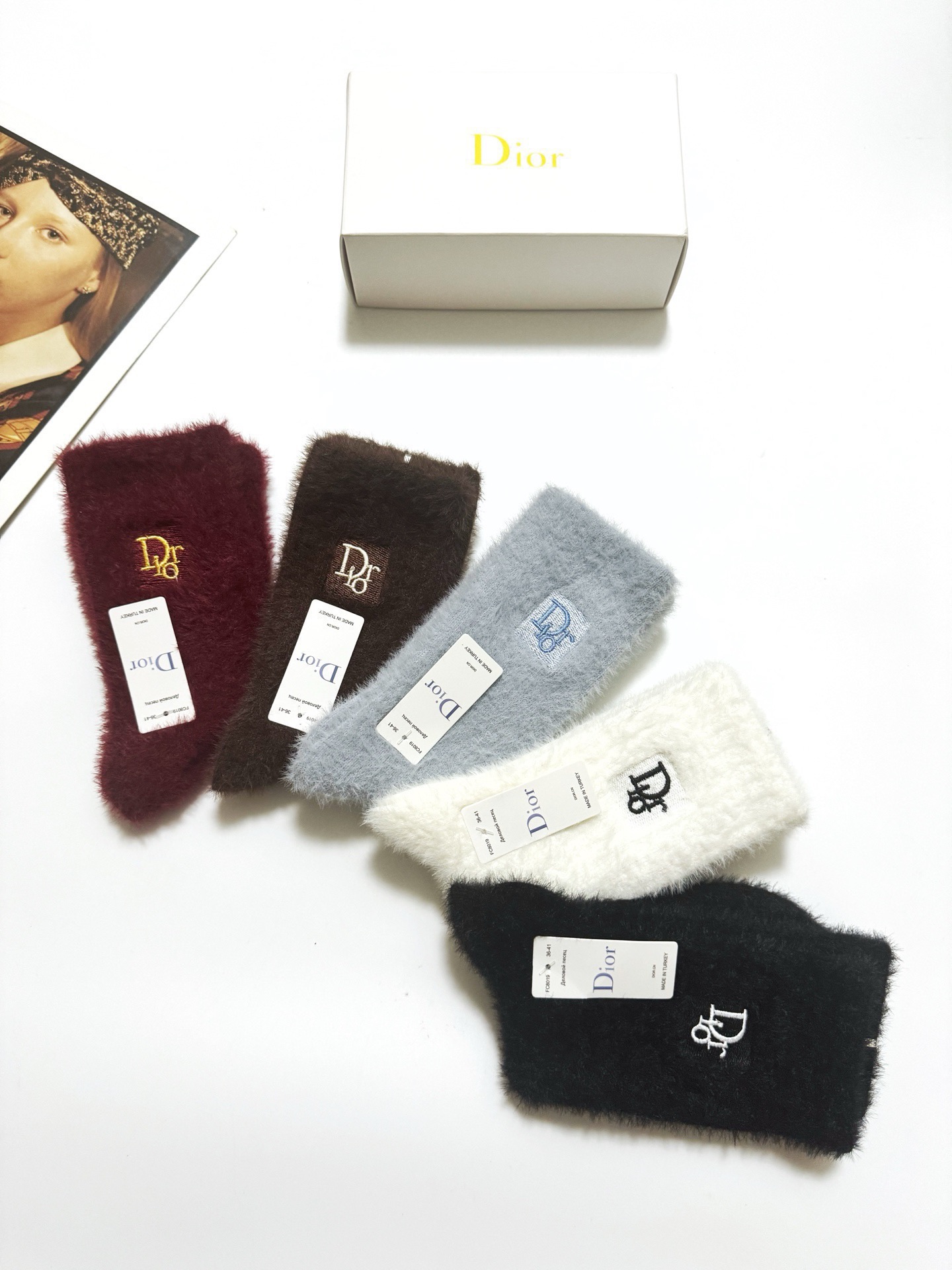 配包装 🌟【一盒5 双】 🌟Dior 迪奥 欧美大牌 经典字母 logo 水貂绒中筒袜  ！超级软糯亲肤！ 🌟ins爆款