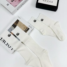 配包装 🌟【一盒2双】 🌟Gucci 古琦 经典字母logo ins超火爆小腿袜中筒袜,纯棉面料,潮人必备 ,经典个性 配包装 🌟【一盒2双】 🌟Gucci 古琦 经典字母logo ins超火爆小腿袜中筒袜,纯棉面料,潮人必备 ,经典个性