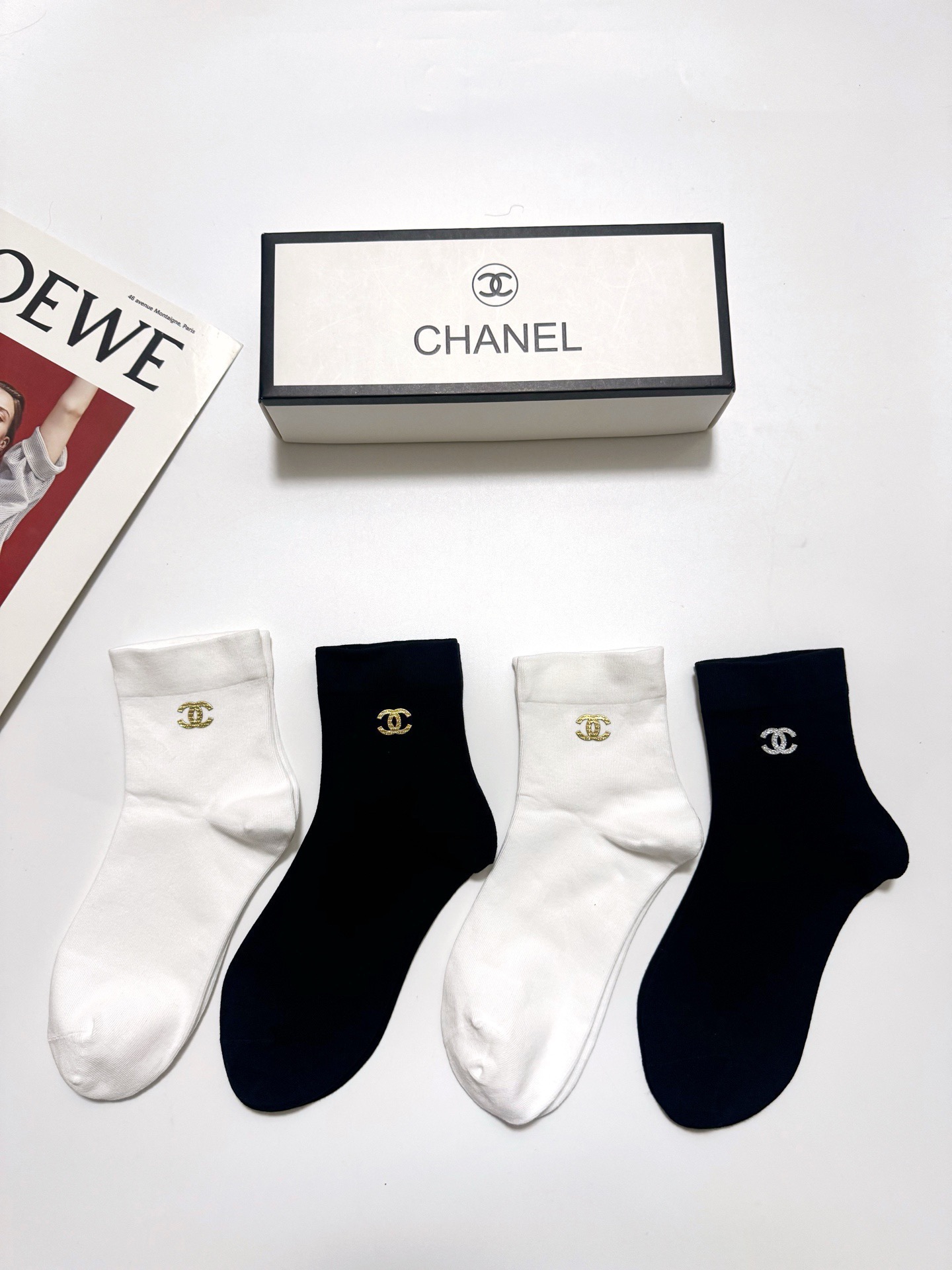NO:940926,Comes with packaging [4 pairs in a box] Chanel Chanel classic letter logo ins super popular short socks, pure cotton fabric, a must-have for fashionistas, classic color matching, personalized, fashionable and versatile, you deserve it Socks, stockings, socks, chanel, chanel, socks19860909配包装【一盒4双】 Chanel 香奈儿 经典字母logo ins超火爆短筒袜,纯棉面料,潮人必备 ,经典配色 个性时尚百搭款,你值得拥有哦袜子,丝袜,袜子,chanel,chanel,socks,accessory
