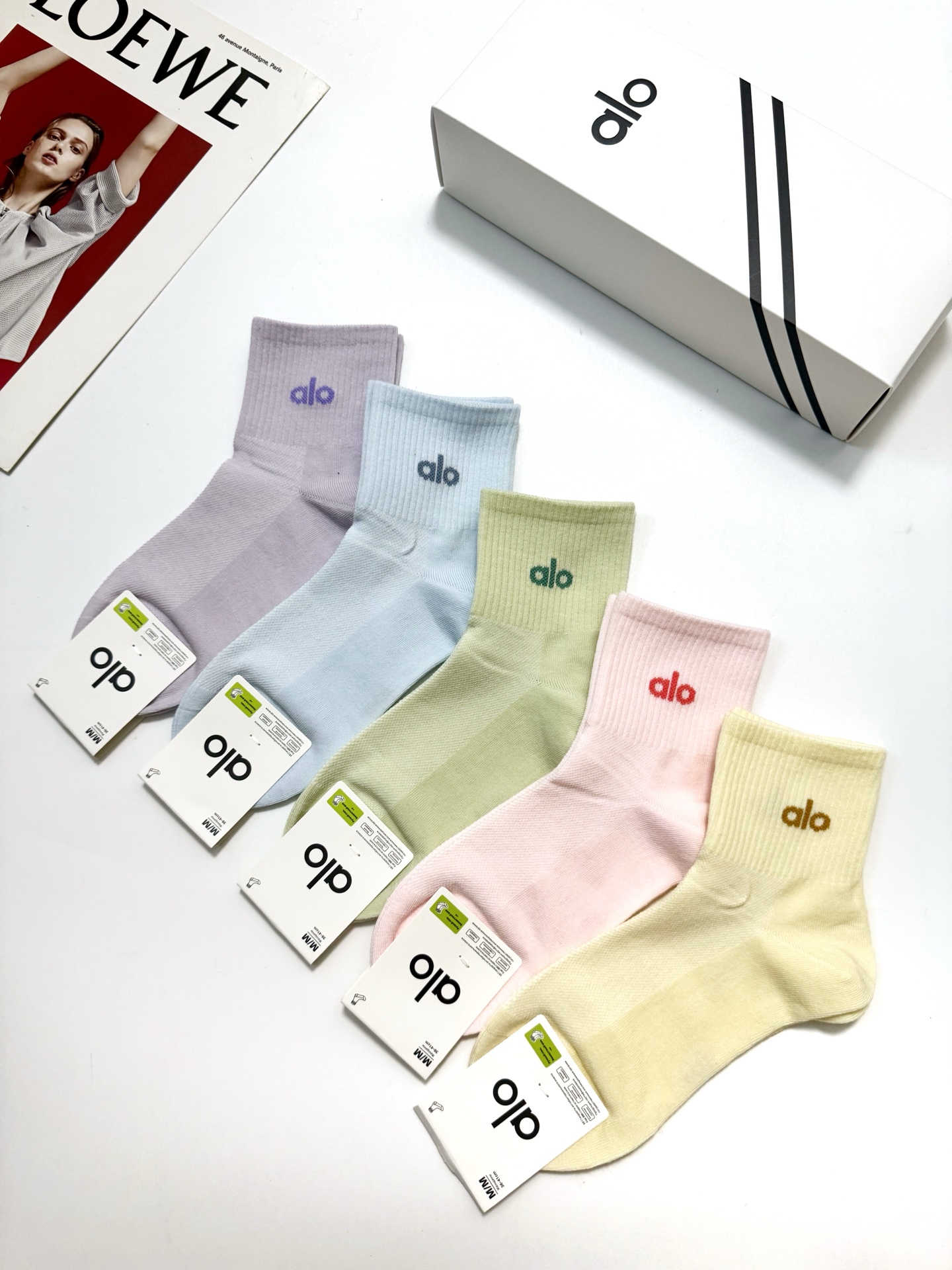 配包装 🌟【一盒5 双】  🌟alo 经典字母logo纯棉短袜 中筒袜 ，ins超火爆红人同款，精美纯棉 面料，潮人必备