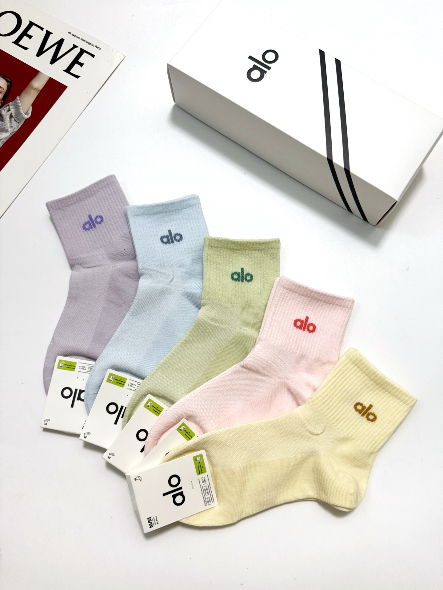 配包装 🌟【一盒5 双】  🌟alo 经典字母logo纯棉短袜 中筒袜 ，ins超火爆红人同款，精美纯棉 面料，潮人必备