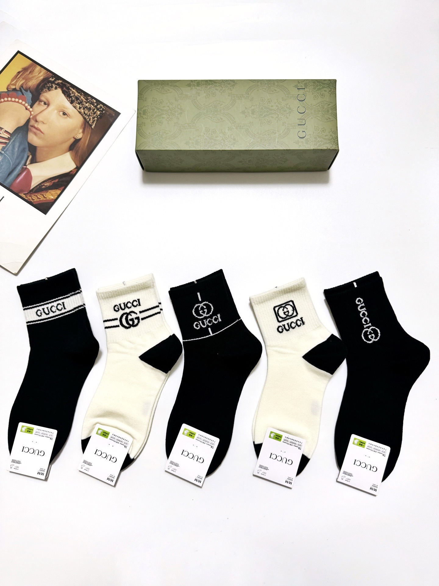 NO:940933,Comes with packaging [5 pairs in a box] Gucci classic letter logo pure cotton short socks, same style for men and women, ins super popular socks, pure cotton fabric, a must-have for fashionistas, classic color matching, personalized, fashionable and versatile, you deserve it Socks, stockings, socks, gucci, socks19860909配包装【一盒5 双】 Gucci 古琦 经典字母logo 纯棉短筒袜 ,男女同款,ins超火爆短袜,纯棉面料,潮人必备 ,经典配色 个性时尚百搭款,你值得拥有哦袜子,丝袜,袜子,gucci,socks,accessory