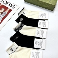 配包装 🌟【一盒5 双】 🌟Gucci 古琦 经典字母logo 双G 短袜 ,ins超火爆短袜,纯棉面料,潮人必备 配包装 🌟【一盒5 双】 🌟Gucci 古琦 经典字母logo 双G 短袜 ,ins超火爆短袜,纯棉面料,潮人必备
