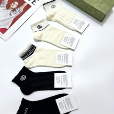 配包装 🌟【一盒5 双】 🌟Gucci 古琦 经典字母logo 双G 短袜 ,ins超火爆短袜,纯棉面料,潮人必备 配包装 🌟【一盒5 双】 🌟Gucci 古琦 经典字母logo 双G 短袜 ,ins超火爆短袜,纯棉面料,潮人必备