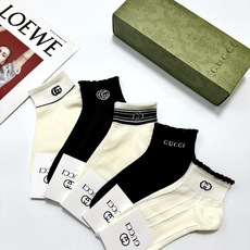 配包装 🌟【一盒5 双】 🌟Gucci 古琦 经典字母logo 双G 短袜 ,ins超火爆短袜,纯棉面料,潮人必备 配包装 🌟【一盒5 双】 🌟Gucci 古琦 经典字母logo 双G 短袜 ,ins超火爆短袜,纯棉面料,潮人必备