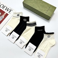 配包装 🌟【一盒5 双】 🌟Gucci 古琦 经典字母logo 双G 短袜 ,ins超火爆短袜,纯棉面料,潮人必备 配包装 🌟【一盒5 双】 🌟Gucci 古琦 经典字母logo 双G 短袜 ,ins超火爆短袜,纯棉面料,潮人必备