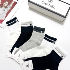 配包装 🌟【一盒5 双】 🌟Chanel 香奈儿 经典刺绣字母logo 纯棉 中筒袜 ,软糯亲肤,ins超火爆配色 配包装 🌟【一盒5 双】 🌟Chanel 香奈儿 经典刺绣字母logo 纯棉 中筒袜 ,软糯亲肤,ins超火爆配色