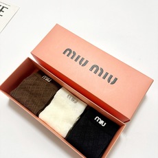 配包装 🌟【一盒3 双】 🌟miumiu 缪缪 经典字母logo中筒丝袜 网袜中筒袜 小腿袜 🌟ins爆款!专柜在售i 配包装 🌟【一盒3 双】 🌟miumiu 缪缪 经典字母logo中筒丝袜 网袜中筒袜 小腿袜 🌟ins爆款!专柜在售i