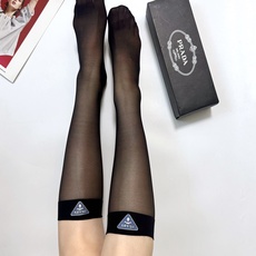 配包装 🌟【一盒2 双】 🌟Prada 普拉达 经典字母logo中筒丝袜 小腿袜 🌟ins爆款!专柜在售ing 🌟好看 配包装 🌟【一盒2 双】 🌟Prada 普拉达 经典字母logo中筒丝袜 小腿袜 🌟ins爆款!专柜在售ing 🌟好看