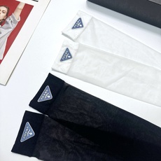 配包装 🌟【一盒2 双】 🌟Prada 普拉达 经典字母logo中筒丝袜 小腿袜 🌟ins爆款!专柜在售ing 🌟好看 配包装 🌟【一盒2 双】 🌟Prada 普拉达 经典字母logo中筒丝袜 小腿袜 🌟ins爆款!专柜在售ing 🌟好看