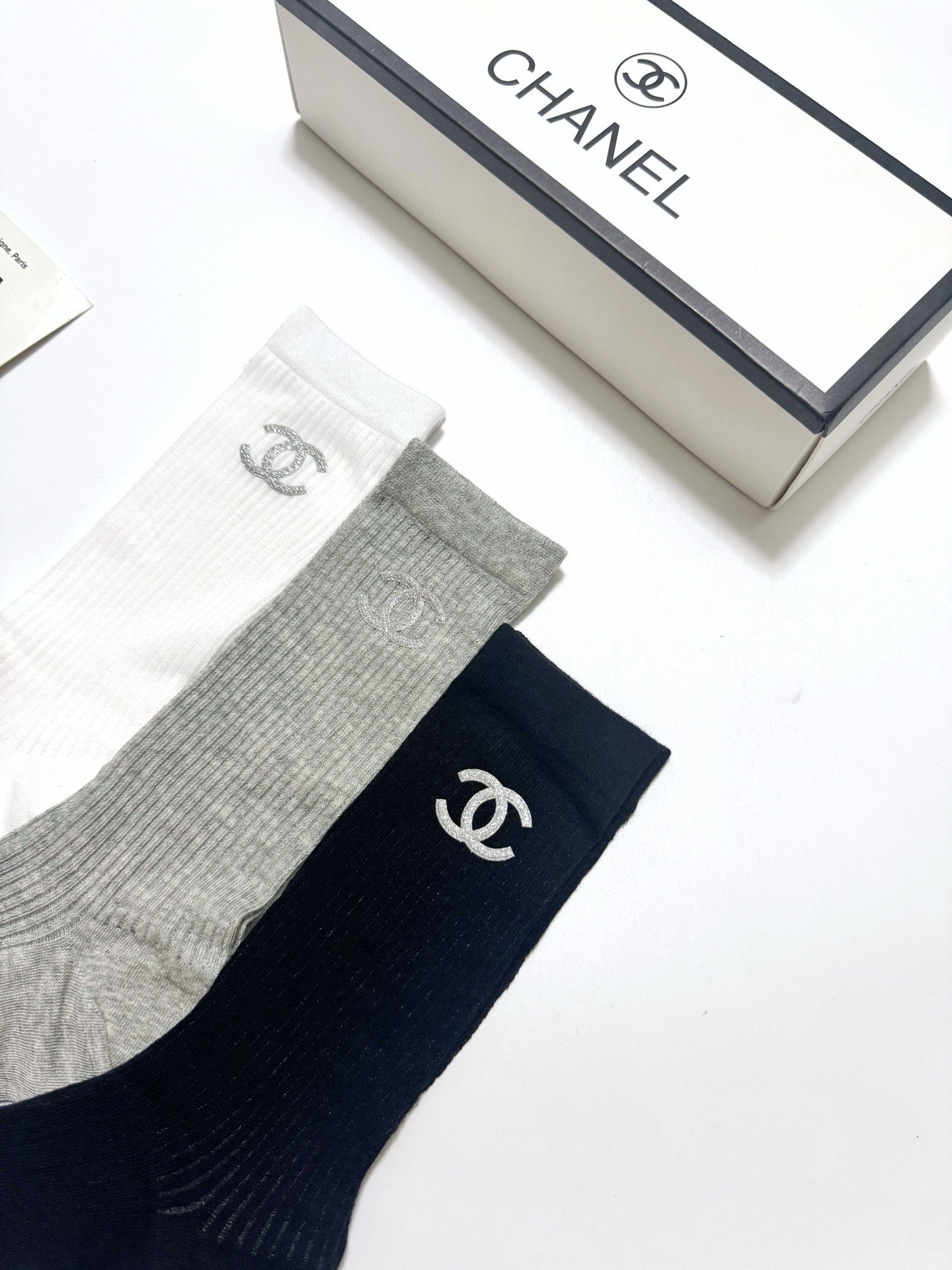 配包装 🌟【一盒3双】 🌟Chanel 香奈儿 经典字母logo 透气纯棉薄款中筒袜  ，重工配饰，ins超火爆红人同款