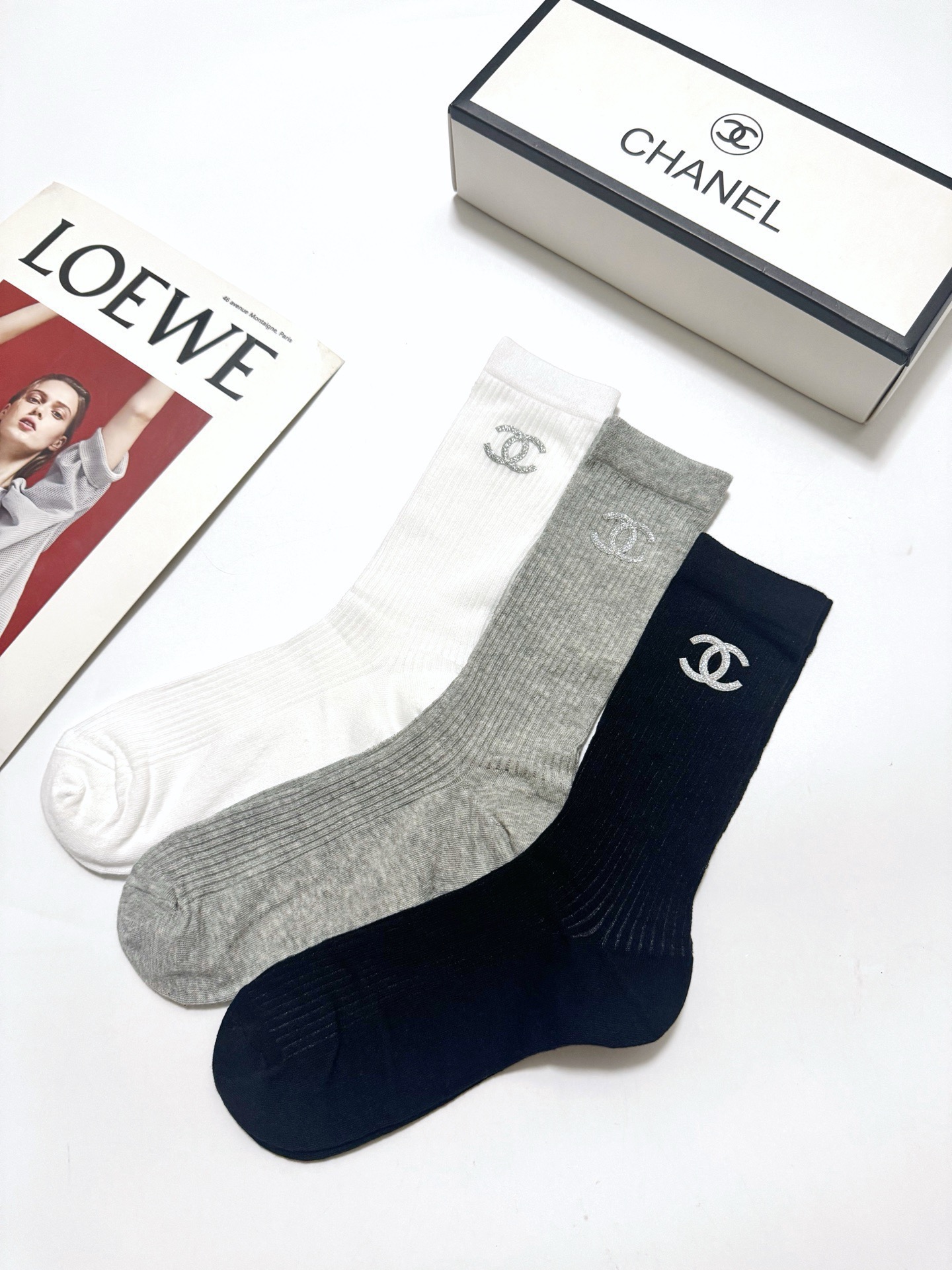 配包装 🌟【一盒3双】 🌟Chanel 香奈儿 经典字母logo 透气纯棉薄款中筒袜  ，重工配饰，ins超火爆红人同款
