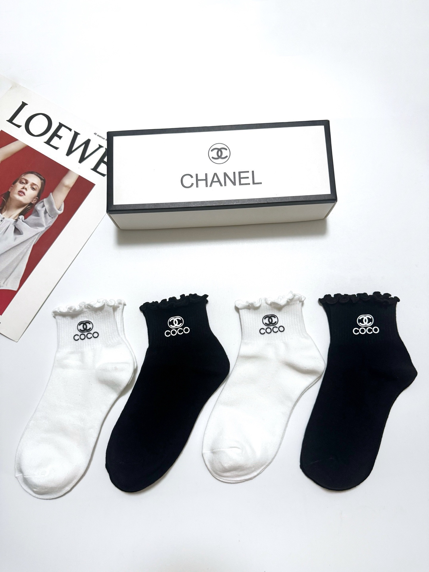 NO:940966,Comes with packaging [4 pairs in a box] Chanel Chanel classic letter logo fungus edge pure cotton short socks classic solid color ins hot trend!  The counter is selling ing original goods!  High version ~ nice to see the explosion!  The counter-purchased quality socks are essential for cool girls and trendy people. They look super classy when paired together and are extremely fashionable~~ Recommended, recommended, recommended~~ A must-have fashionable item!  !  socks, stockings, socks, chanel, chanel, socks19860909配包装【一盒4双】 Chanel 香奈儿 经典字母logo 木耳边纯棉短筒袜经典纯色 ins爆款！专柜在售ing 原单货！高版本 ～好看到爆炸 ！酷妹潮人必不能少的专柜代购品质 袜子 ,搭配起来超高逼格 时髦度爆表啊啊啊啊～～推荐推荐推荐～～必入时髦小单品！！袜子,丝袜,袜子,chanel,chanel,socks,accessory