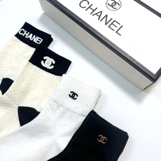 配包装 🌟【一盒4 双】 🌟Chanel 香奈儿 经典纯色 字母logo 纯棉中筒袜 🌟ins爆款!专柜在售ing 🌟 配包装 🌟【一盒4 双】 🌟Chanel 香奈儿 经典纯色 字母logo 纯棉中筒袜 🌟ins爆款!专柜在售ing 🌟
