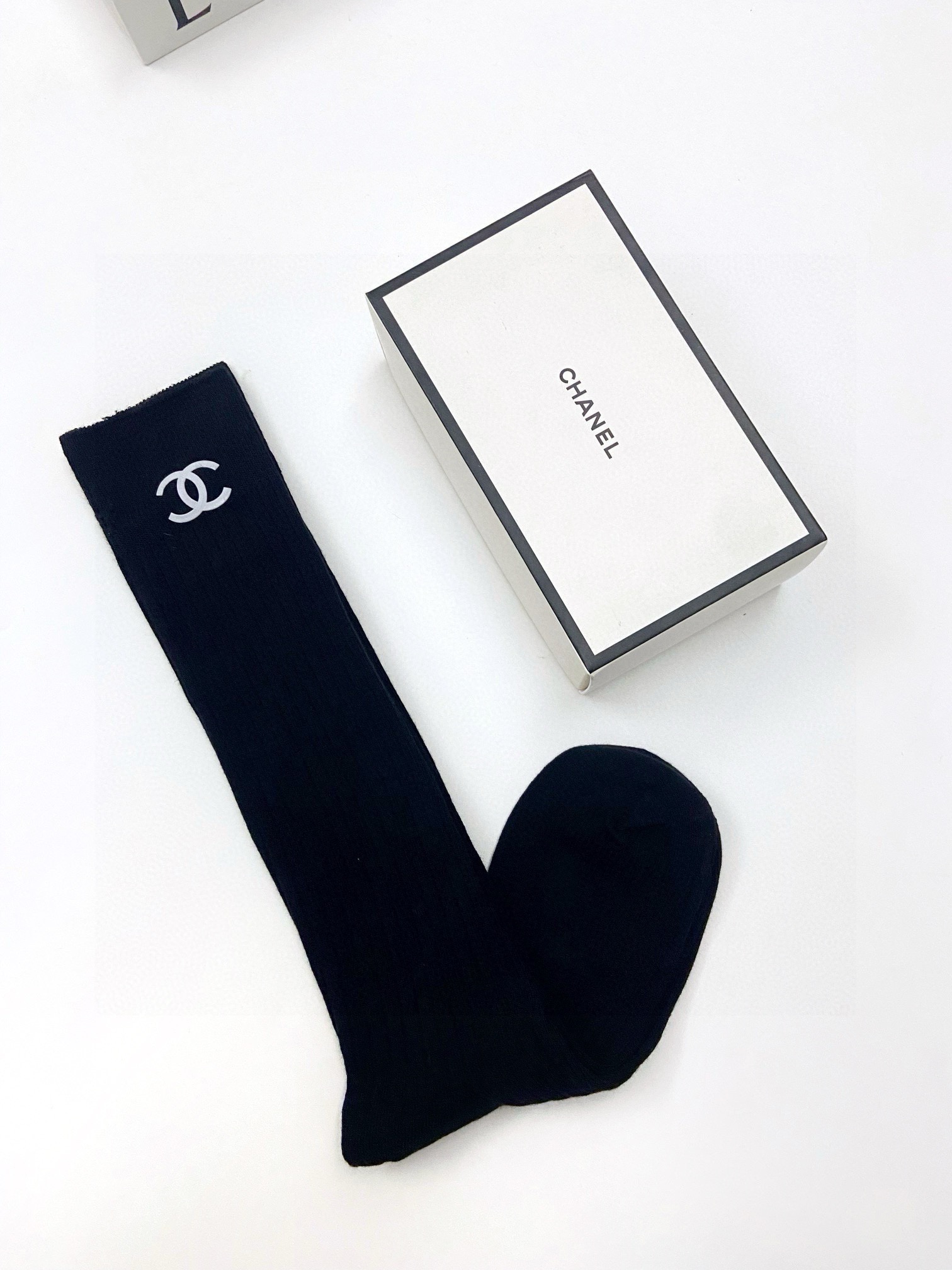 配包装 🌟【一盒一双】 🌟Chanel 香奈儿 经典字母logo纯棉长筒袜  小腿袜 🌟重工装饰个性时尚 🌟ins爆款！