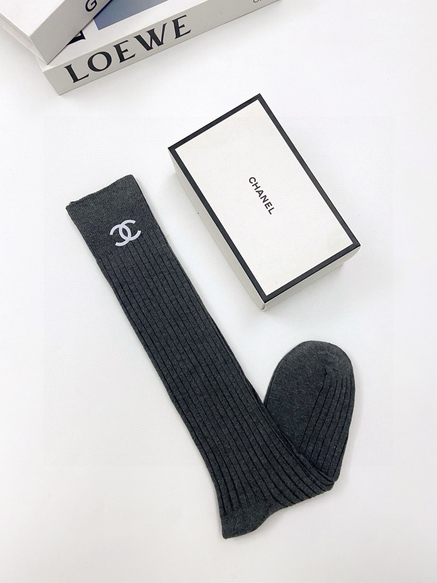 配包装 🌟【一盒一双】 🌟Chanel 香奈儿 经典字母logo纯棉长筒袜  小腿袜 🌟重工装饰个性时尚 🌟ins爆款！