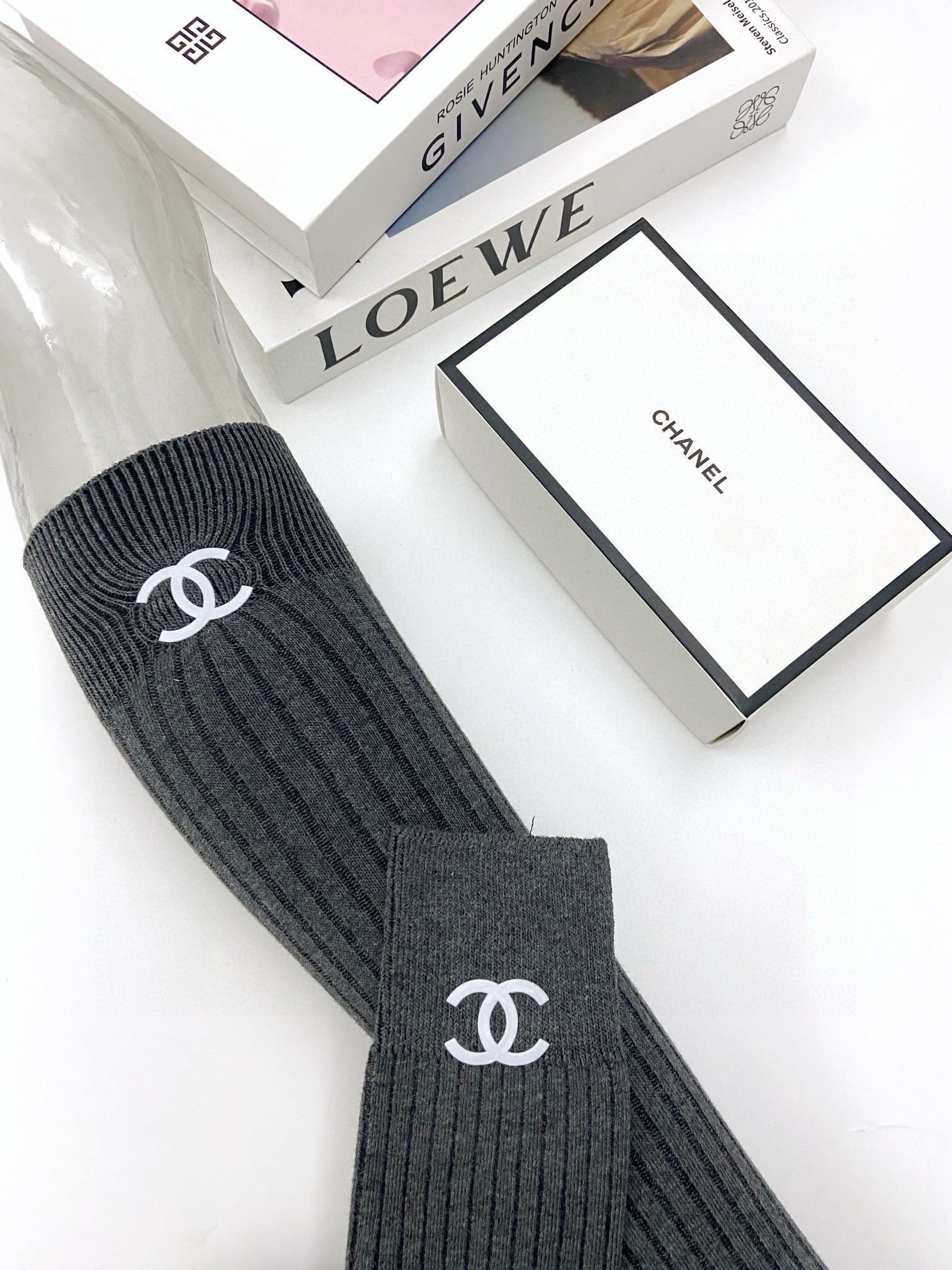 配包装 🌟【一盒一双】 🌟Chanel 香奈儿 经典字母logo纯棉长筒袜  小腿袜 🌟重工装饰个性时尚 🌟ins爆款！