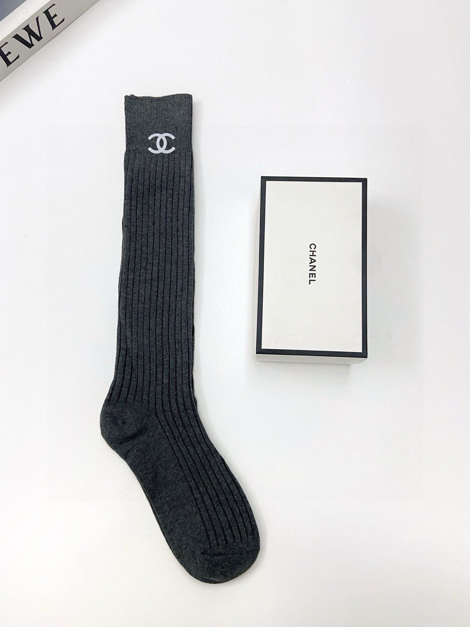 配包装 🌟【一盒一双】 🌟Chanel 香奈儿 经典字母logo纯棉长筒袜  小腿袜 🌟重工装饰个性时尚 🌟ins爆款！