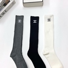 配包装 🌟【一盒一双】 🌟Chanel 香奈儿 经典字母logo纯棉长筒袜 小腿袜 🌟重工装饰个性时尚 🌟ins爆款! 配包装 🌟【一盒一双】 🌟Chanel 香奈儿 经典字母logo纯棉长筒袜 小腿袜 🌟重工装饰个性时尚 🌟ins爆款!