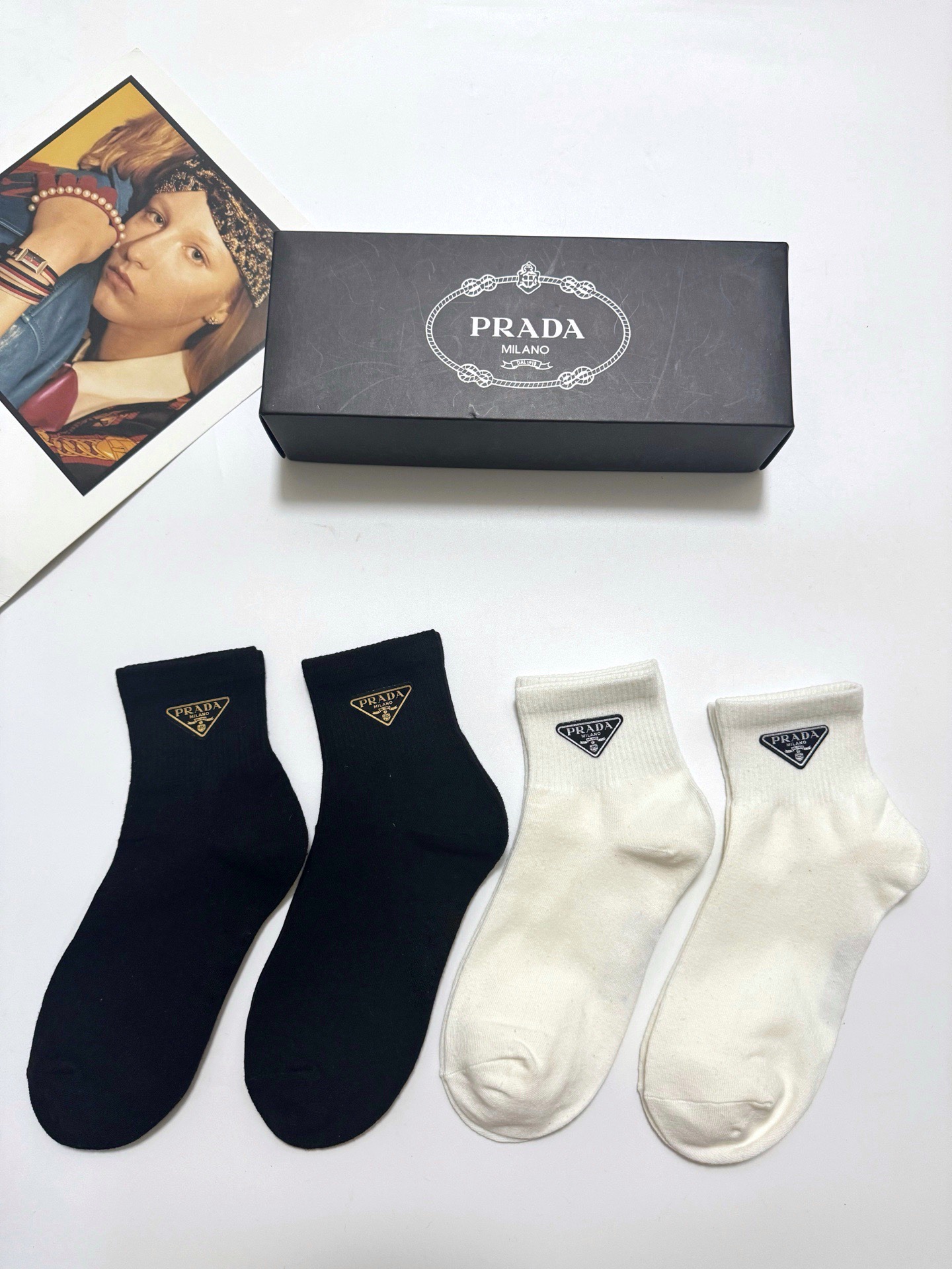 配包装 🌟【一盒4双】 🌟Prada 普拉达 经典字母logo 纯棉中筒袜 经典纯色短袜 🌟ins爆款！专柜在售ing 