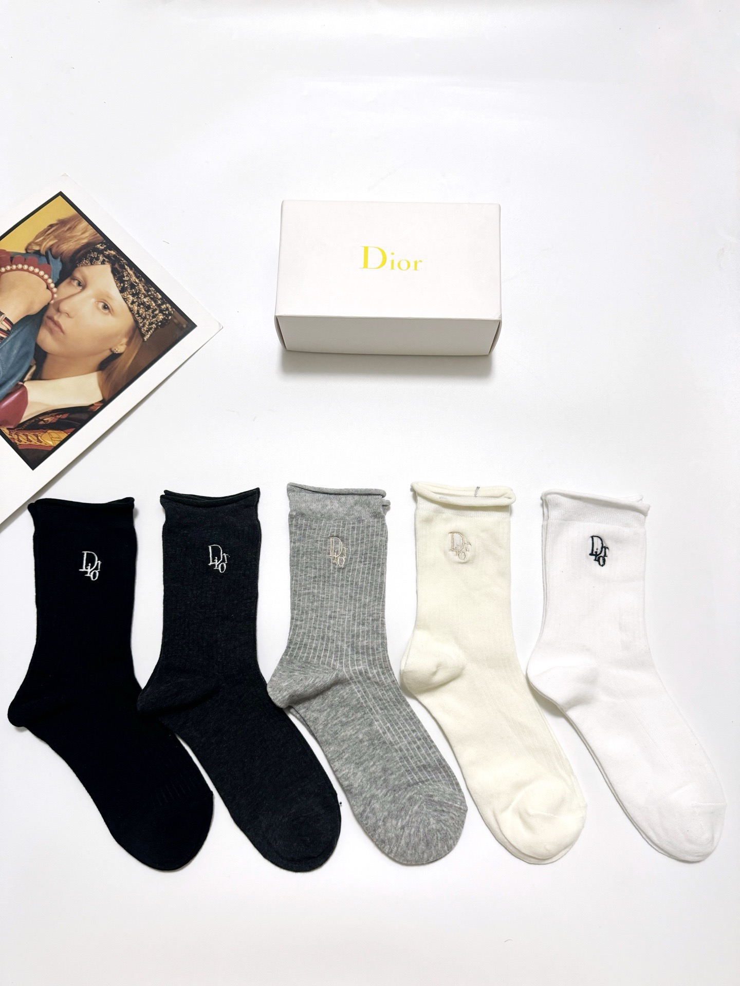 配包装 🌟【一盒5 双】  🌟Dior 迪奥 经典字母logo 纯棉中筒袜 ，ins超火爆空调袜，纯棉面料，潮人必备 ，