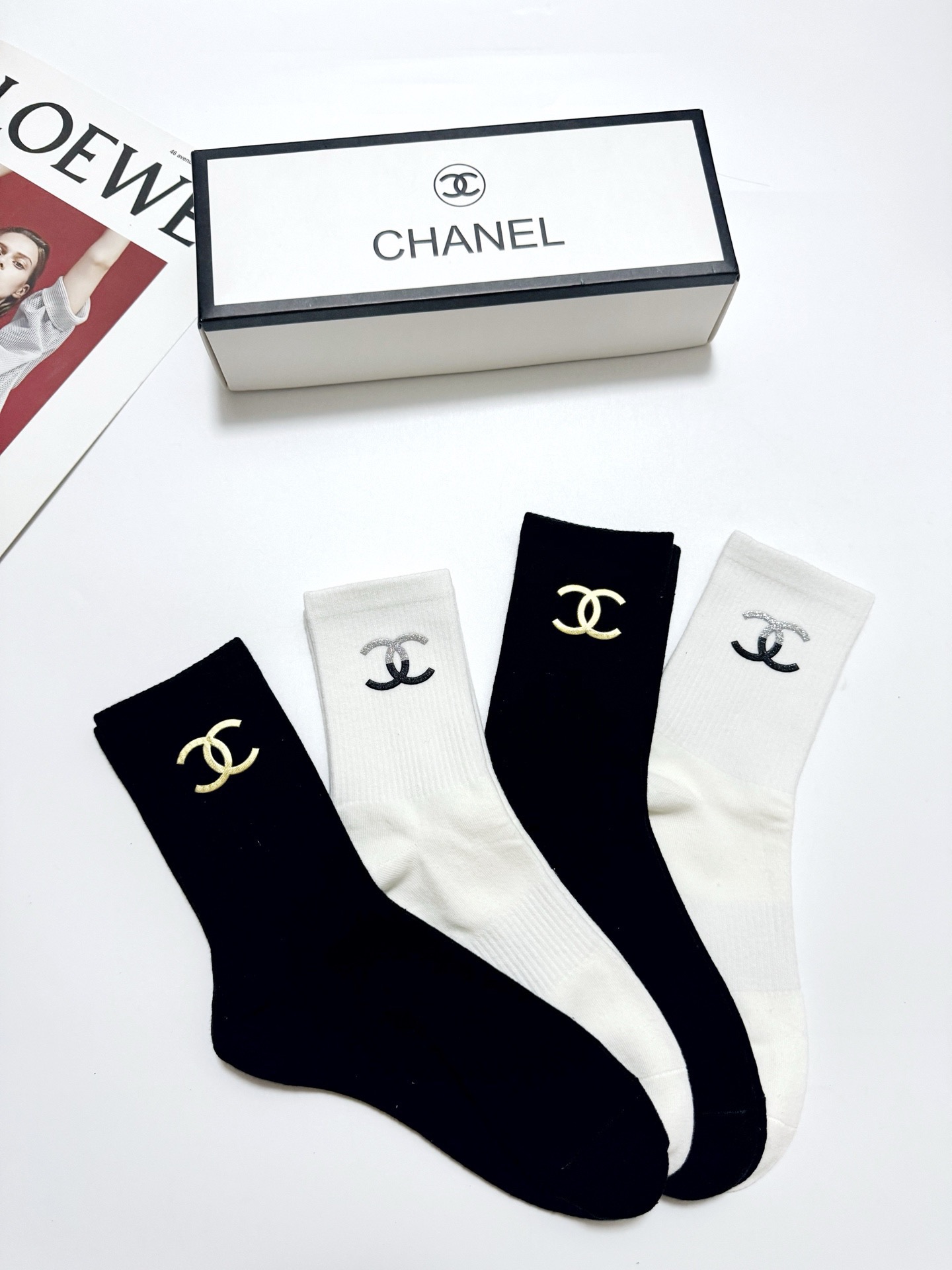 配包装 🌟【一盒4 双】 🌟Chanel 香奈儿 经典字母logo纯棉中筒袜   🌟ins爆款！专柜在售ing 🌟好看到