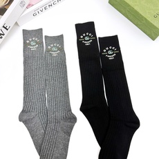 配包装 🌟【一盒一双】 🌟Gucci 古琦 经典字母logo纯棉长筒袜 小腿袜 🌟重工装饰个性时尚 🌟ins爆款!专 配包装 🌟【一盒一双】 🌟Gucci 古琦 经典字母logo纯棉长筒袜 小腿袜 🌟重工装饰个性时尚 🌟ins爆款!专