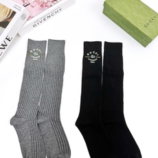 配包装 🌟【一盒一双】 🌟Gucci 古琦 经典字母logo纯棉长筒袜 小腿袜 🌟重工装饰个性时尚 🌟ins爆款!专 配包装 🌟【一盒一双】 🌟Gucci 古琦 经典字母logo纯棉长筒袜 小腿袜 🌟重工装饰个性时尚 🌟ins爆款!专