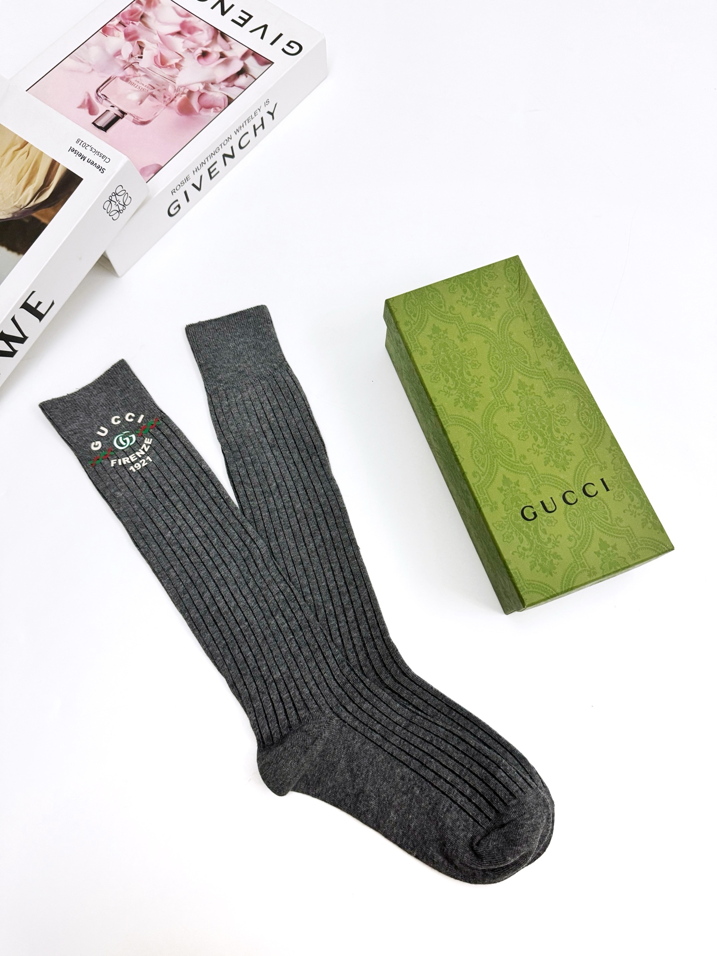 配包装 🌟【一盒一双】 🌟Gucci 古琦  经典字母logo纯棉长筒袜  小腿袜 🌟重工装饰个性时尚 🌟ins爆款！专