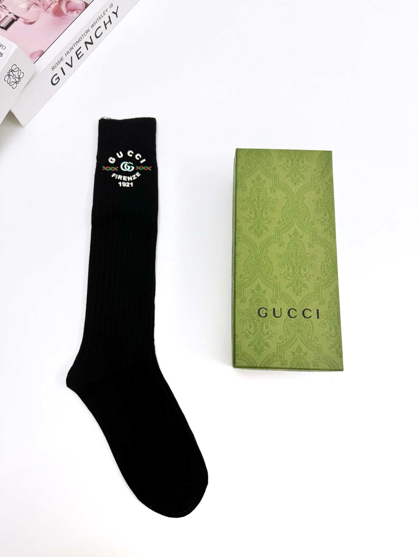 配包装 🌟【一盒一双】 🌟Gucci 古琦 经典字母logo纯棉长筒袜 小腿袜 🌟重工装饰个性时尚 🌟ins爆款!专 配包装 🌟【一盒一双】 🌟Gucci 古琦 经典字母logo纯棉长筒袜 小腿袜 🌟重工装饰个性时尚 🌟ins爆款!专