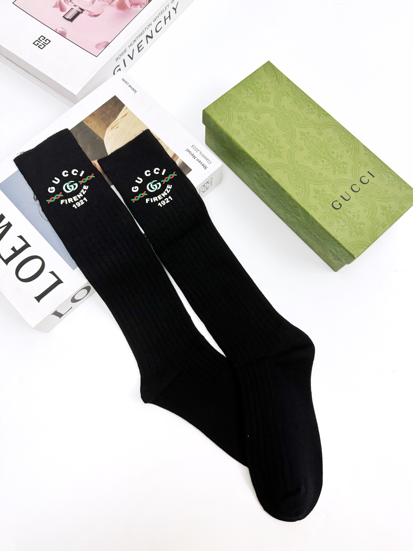 配包装 🌟【一盒一双】 🌟Gucci 古琦 经典字母logo纯棉长筒袜 小腿袜 🌟重工装饰个性时尚 🌟ins爆款!专 配包装 🌟【一盒一双】 🌟Gucci 古琦 经典字母logo纯棉长筒袜 小腿袜 🌟重工装饰个性时尚 🌟ins爆款!专
