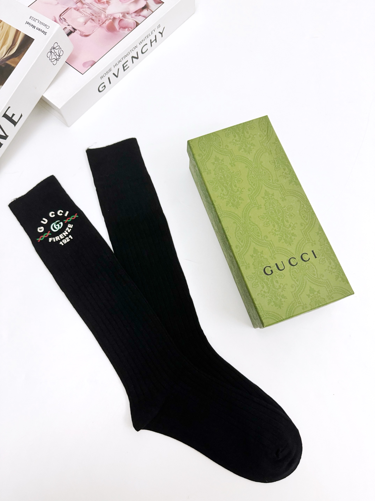 配包装 🌟【一盒一双】 🌟Gucci 古琦 经典字母logo纯棉长筒袜 小腿袜 🌟重工装饰个性时尚 🌟ins爆款!专 配包装 🌟【一盒一双】 🌟Gucci 古琦 经典字母logo纯棉长筒袜 小腿袜 🌟重工装饰个性时尚 🌟ins爆款!专
