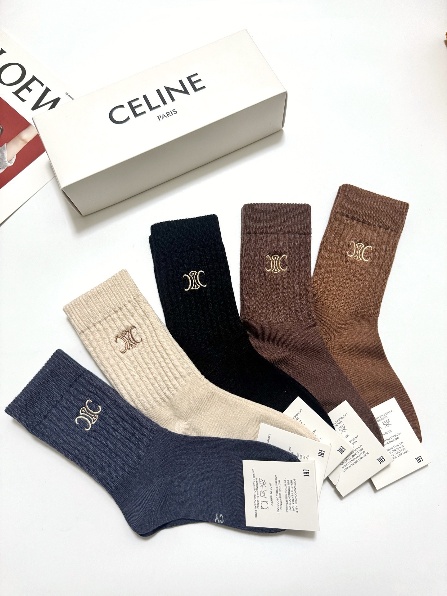 配包装 🌟【一盒5 双】  🌟Celine 赛琳 经典刺绣字母logo 羊绒混纺中筒袜   ，软糯亲肤，ins超火爆配色