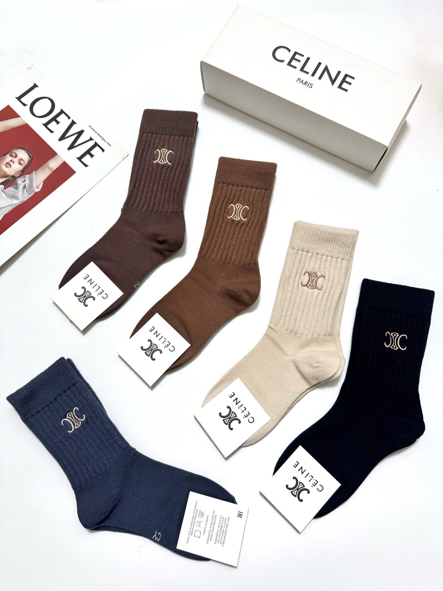 配包装 🌟【一盒5 双】  🌟Celine 赛琳 经典刺绣字母logo 羊绒混纺中筒袜   ，软糯亲肤，ins超火爆配色