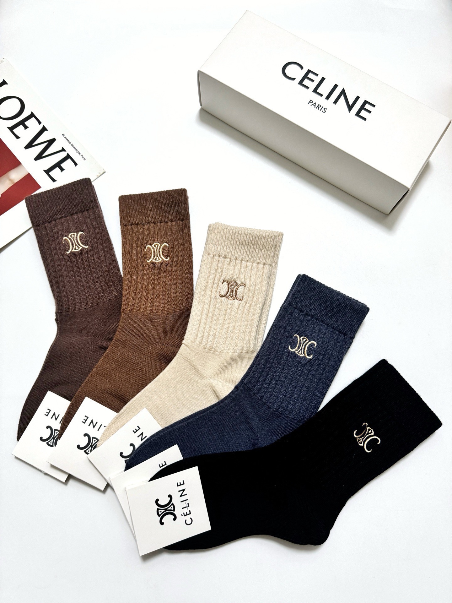 配包装 🌟【一盒5 双】  🌟Celine 赛琳 经典刺绣字母logo 羊绒混纺中筒袜   ，软糯亲肤，ins超火爆配色