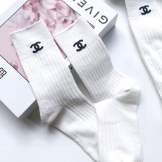 配包装 🌟【一盒2双】 🌟Chanel 香奈儿 经典字母logo纯棉长筒袜 小腿袜 🌟重工装饰个性时尚 🌟ins爆款! 配包装 🌟【一盒2双】 🌟Chanel 香奈儿 经典字母logo纯棉长筒袜 小腿袜 🌟重工装饰个性时尚 🌟ins爆款!