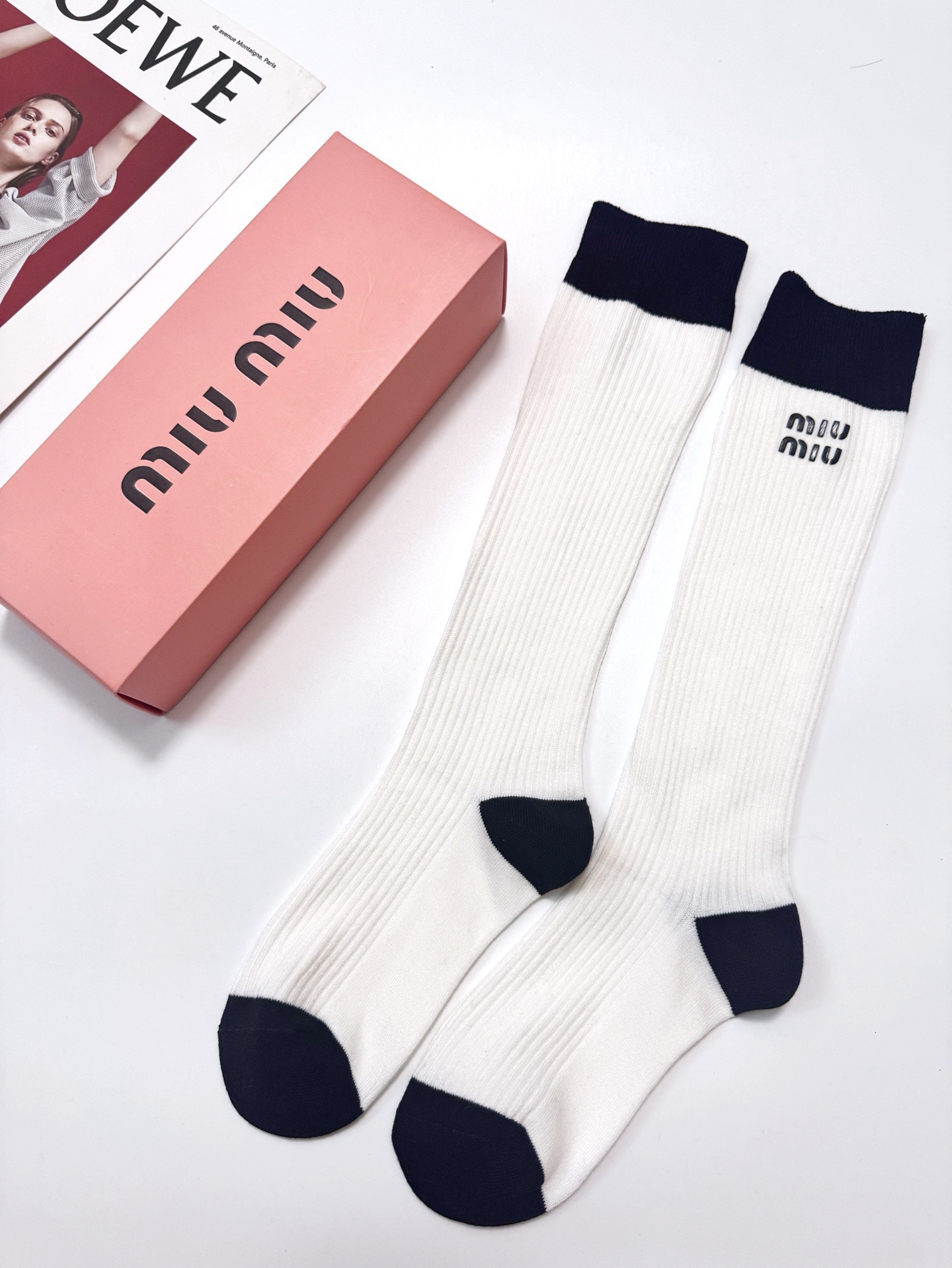 配包装 🌟【一盒一双】 🌟缪缪 miumiu 经典字母logo纯棉长筒袜  小腿袜 🌟ins爆款！专柜在售ing 🌟好看