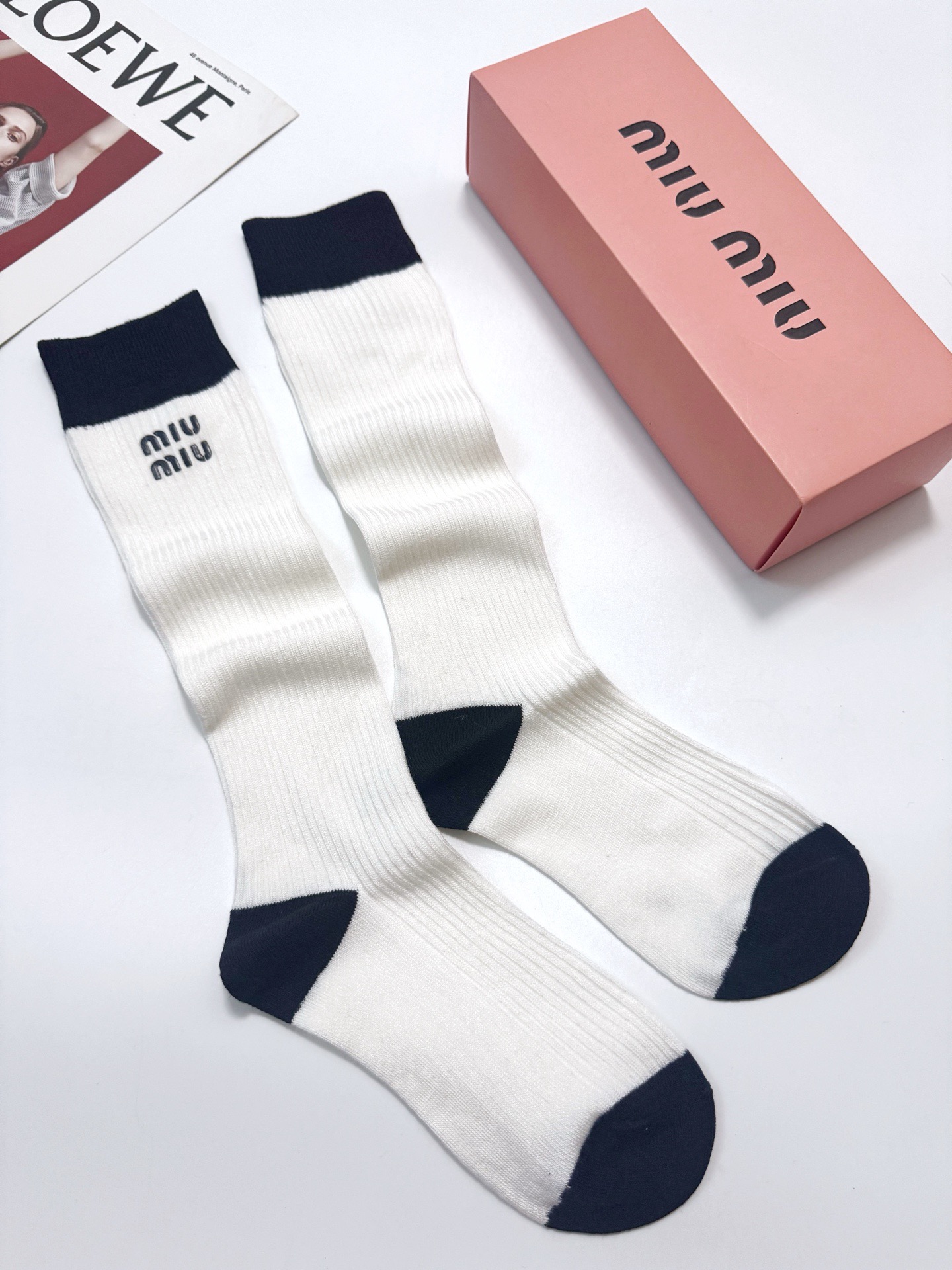 配包装 🌟【一盒一双】 🌟缪缪 miumiu 经典字母logo纯棉长筒袜  小腿袜 🌟ins爆款！专柜在售ing 🌟好看