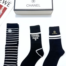 配包装 🌟【一盒3双】 🌟Chanel 香奈儿 经典字母logo 纯棉中筒袜 ,ins超火爆小腿袜,纯棉面料,潮人 配包装 🌟【一盒3双】 🌟Chanel 香奈儿 经典字母logo 纯棉中筒袜 ,ins超火爆小腿袜,纯棉面料,潮人