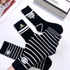 配包装 🌟【一盒3双】 🌟Chanel 香奈儿 经典字母logo 纯棉中筒袜 ,ins超火爆小腿袜,纯棉面料,潮人 配包装 🌟【一盒3双】 🌟Chanel 香奈儿 经典字母logo 纯棉中筒袜 ,ins超火爆小腿袜,纯棉面料,潮人