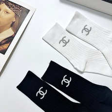 配包装 🌟【一盒2 双】 🌟Chanel 香奈儿 经典字母logo ins超火爆中筒袜,纯棉面料,潮人必备 ,经典配色 配包装 🌟【一盒2 双】 🌟Chanel 香奈儿 经典字母logo ins超火爆中筒袜,纯棉面料,潮人必备 ,经典配色
