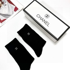 配包装 🌟【一盒2 双】 🌟Chanel 香奈儿 经典字母logo ins超火爆中筒袜,纯棉面料,潮人必备 ,经典配色 配包装 🌟【一盒2 双】 🌟Chanel 香奈儿 经典字母logo ins超火爆中筒袜,纯棉面料,潮人必备 ,经典配色