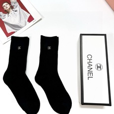 配包装 🌟【一盒2 双】 🌟Chanel 香奈儿 经典字母logo ins超火爆中筒袜,纯棉面料,潮人必备 ,经典配色 配包装 🌟【一盒2 双】 🌟Chanel 香奈儿 经典字母logo ins超火爆中筒袜,纯棉面料,潮人必备 ,经典配色