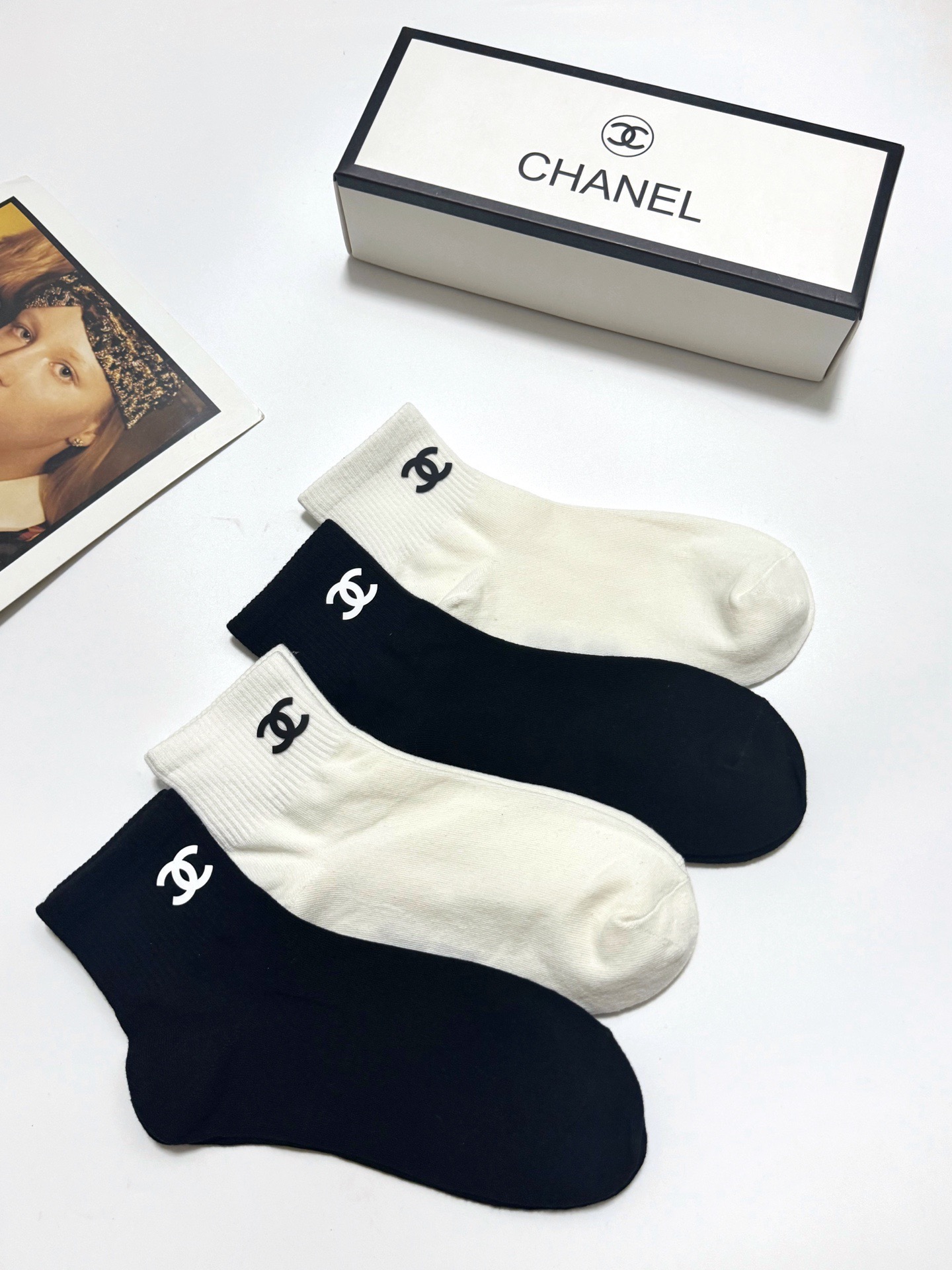 配包装 🌟【一盒4双】 🌟Chanel 香奈儿 经典字母logo 纯棉短筒袜 经典纯色短袜 🌟ins爆款！专柜在售ing